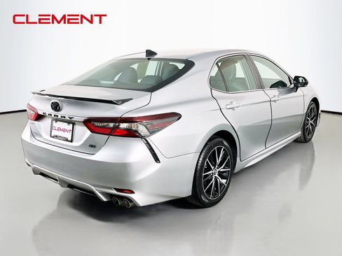Used 2023 Toyota Camry SE FWD image 7