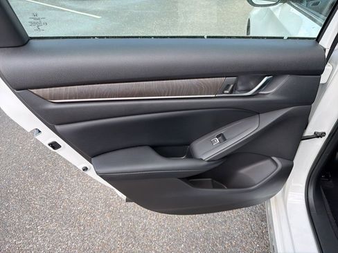 Used 2018 Honda Accord EX-L image 16
