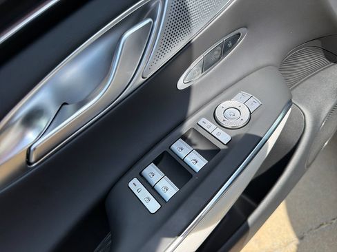 Certified 2026 Genesis GV70 2.5T Advanced AWD/4WD image 11