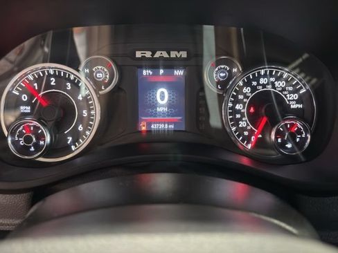 Used 2024 RAM 2500 Tradesman w/ Chrome Appearance Group AWD/4WD image 25