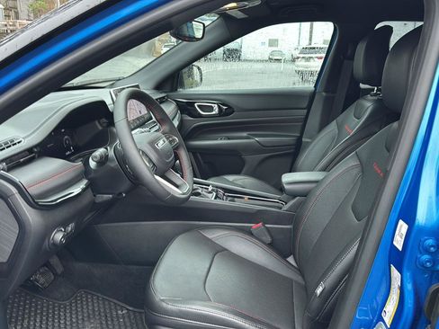 Used 2024 Jeep Compass Trailhawk w/ Trailhawk Elite Group image 8