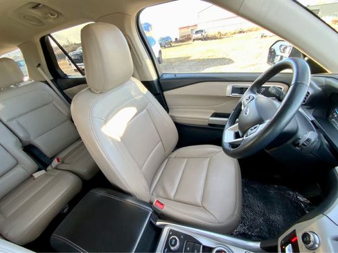 Used 2023 Ford Explorer XLT w/ Equipment Group 202A image 29