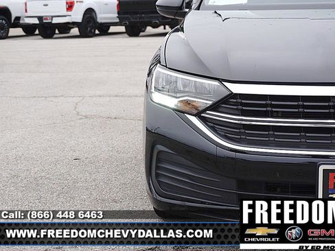 Used 2024 Volkswagen Jetta SE FWD image 40