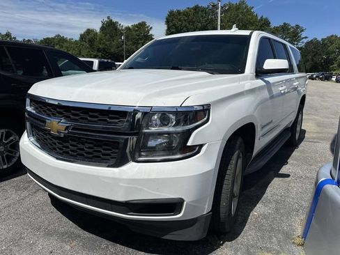 Used 2018 Chevrolet Suburban LT RWD image 12
