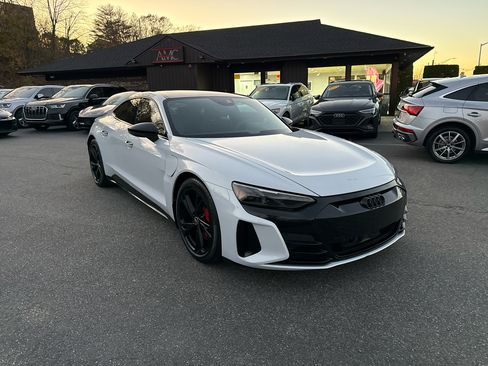 Used 2022 Audi e-tron GT Premium Plus w/ Performance Package image 8