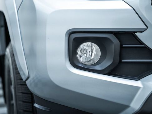 Certified 2022 Toyota Tacoma SR5 AWD/4WD image 15