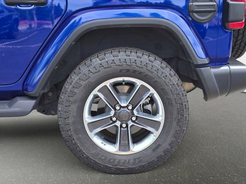 Used 2019 Jeep Wrangler Unlimited Sahara AWD/4WD image 38