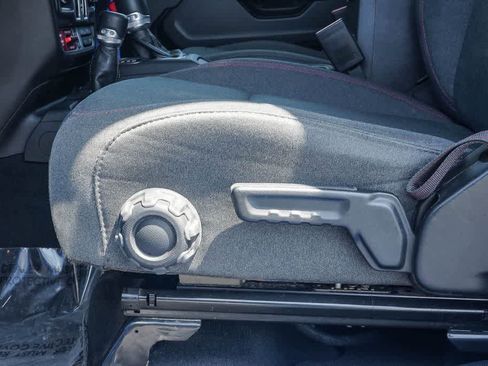 Used 2024 Jeep Wrangler Unlimited Rubicon AWD/4WD image 20