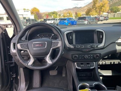 Used 2024 GMC Terrain SLT image 19
