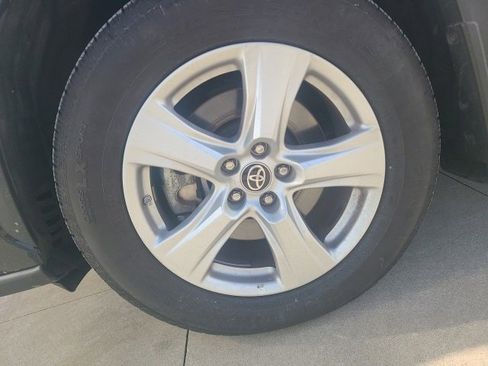 Used 2024 Toyota Highlander LE image 12