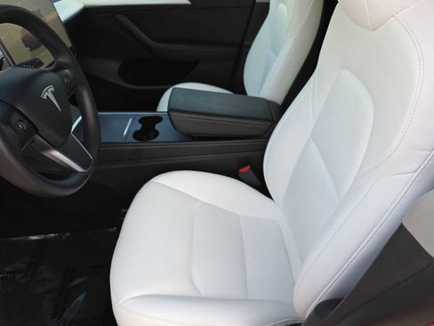 Used 2022 Tesla Model Y Performance image 15