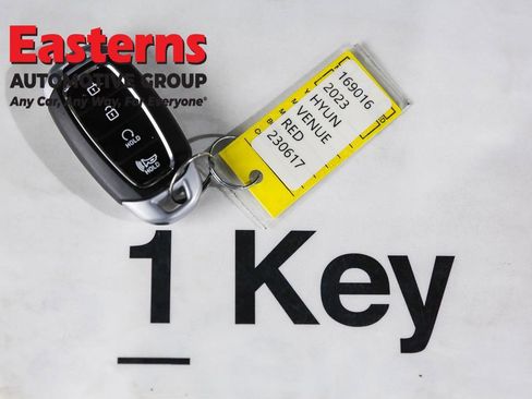 Used 2023 Hyundai Venue Limited FWD image 27