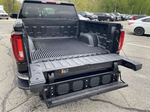 Used 2025 GMC Sierra 1500 SLT AWD/4WD image 13