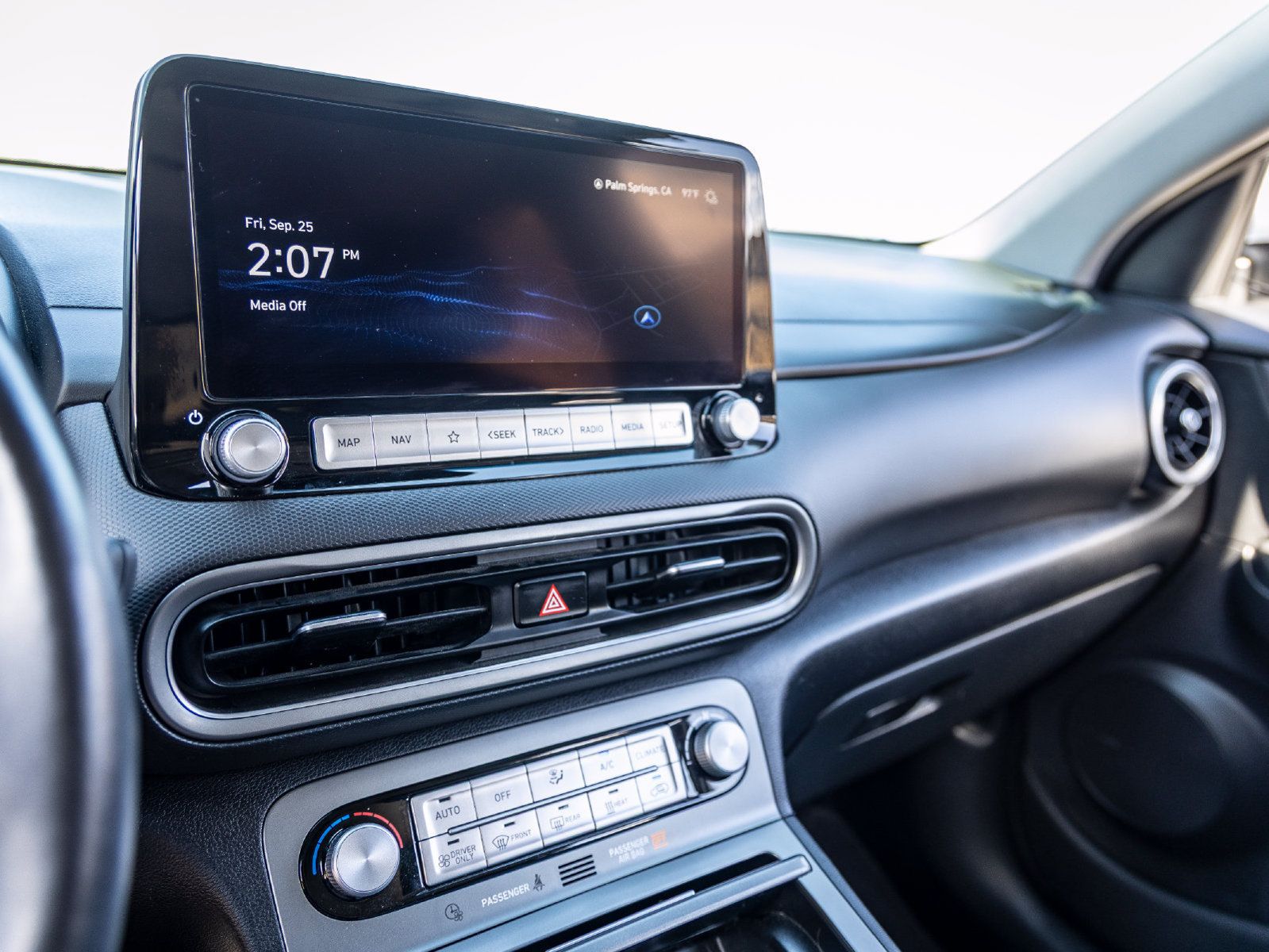 Used 2023 Hyundai Kona Limited FWD image 15