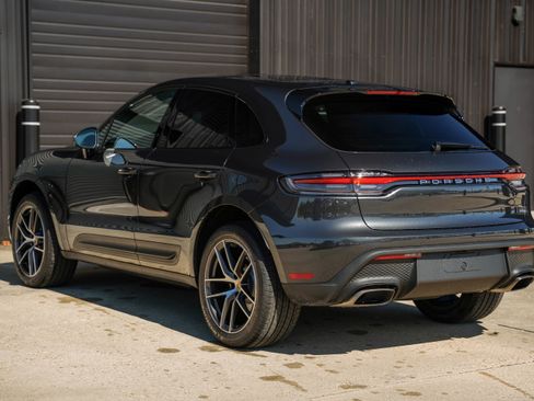 Certified 2025 Porsche Macan image 3