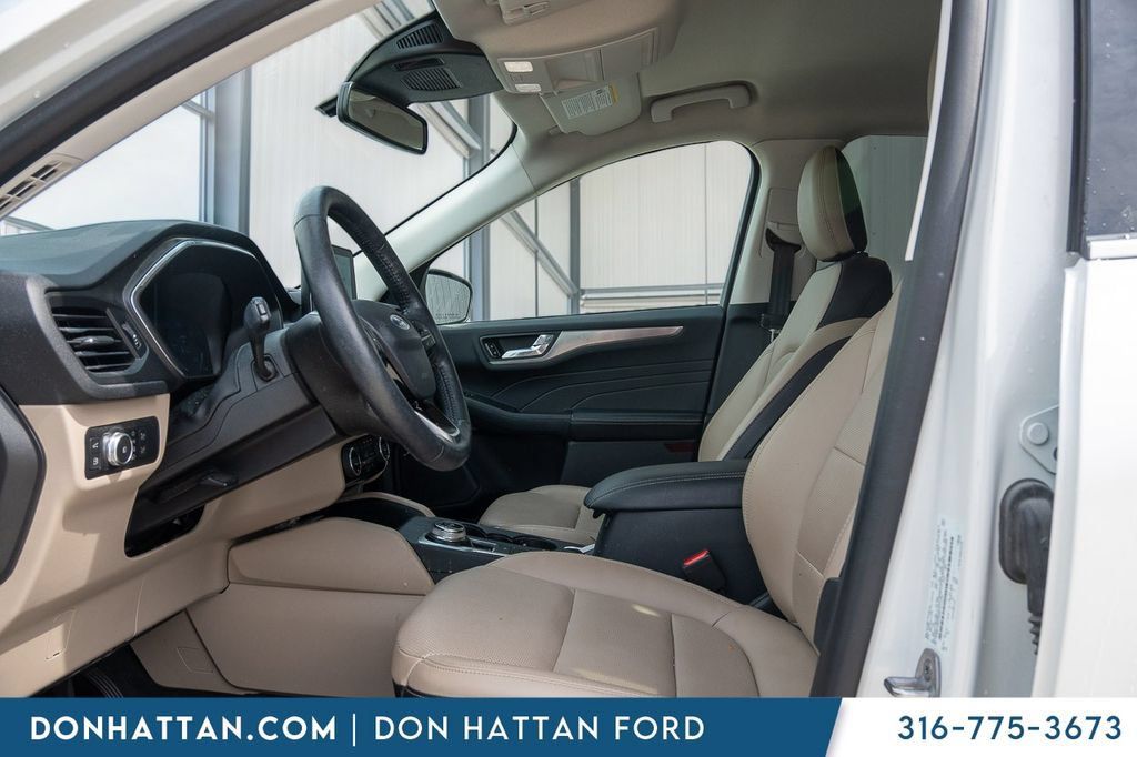 Used 2021 Ford Escape Titanium AWD/4WD image 3