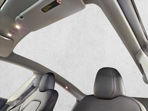 Used 2024 Tesla Model Y Long Range image 15