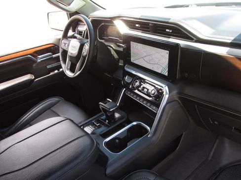 Used 2023 GMC Sierra 1500 Denali AWD/4WD image 10