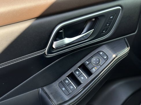 Used 2022 Nissan Rogue Platinum w/ Head-Up Display Package image 26