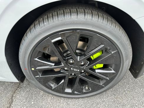 New 2026 Kia K5 GT FWD image 9