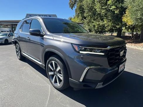 New 2025 Honda Pilot Touring image 2
