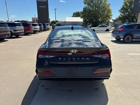 New 2025 Hyundai Elantra SEL FWD image 4
