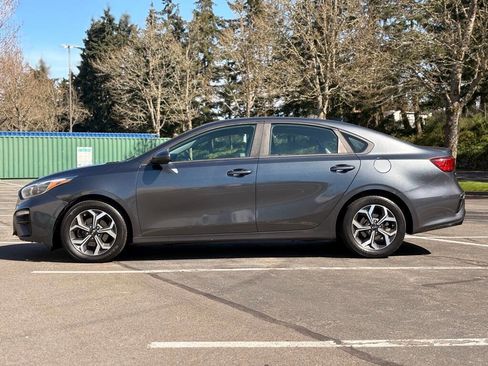 Used 2019 Kia Forte LXS image 2