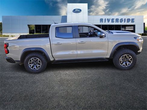Used 2024 Chevrolet Colorado ZR2 w/ Technology Package image 8
