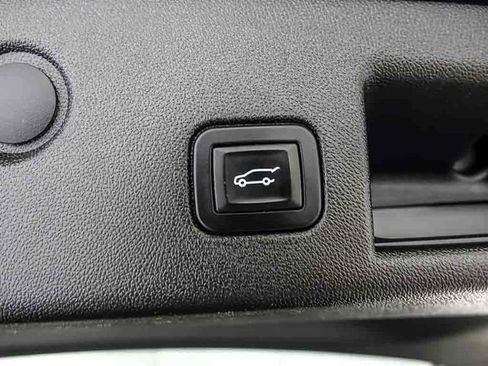 Certified 2018 Chevrolet Equinox LT FWD image 28