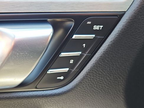 Certified 2026 Porsche Macan AWD/4WD image 24