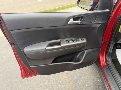 Used 2020 Kia Sportage LX image 11