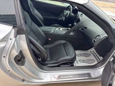Used 2017 Chevrolet Corvette Stingray Coupe w/ 1LT RWD image 11