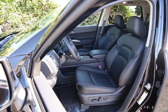 Certified 2025 Nissan Pathfinder SL w/ SL Premium Package FWD image 10