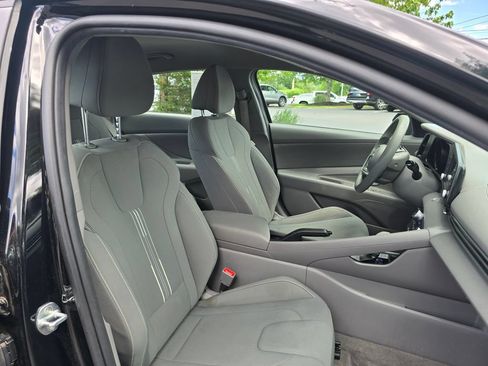 Used 2022 Hyundai Elantra SEL FWD image 12