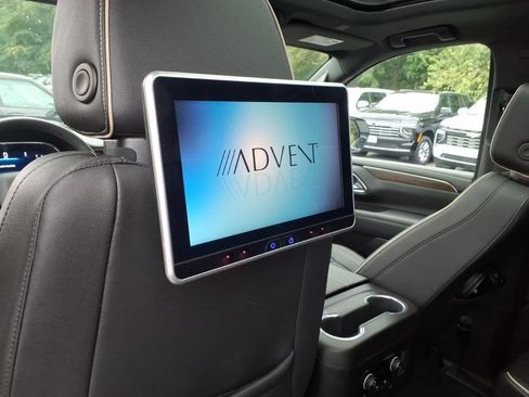 Used 2023 Chevrolet Suburban Premier AWD/4WD image 27