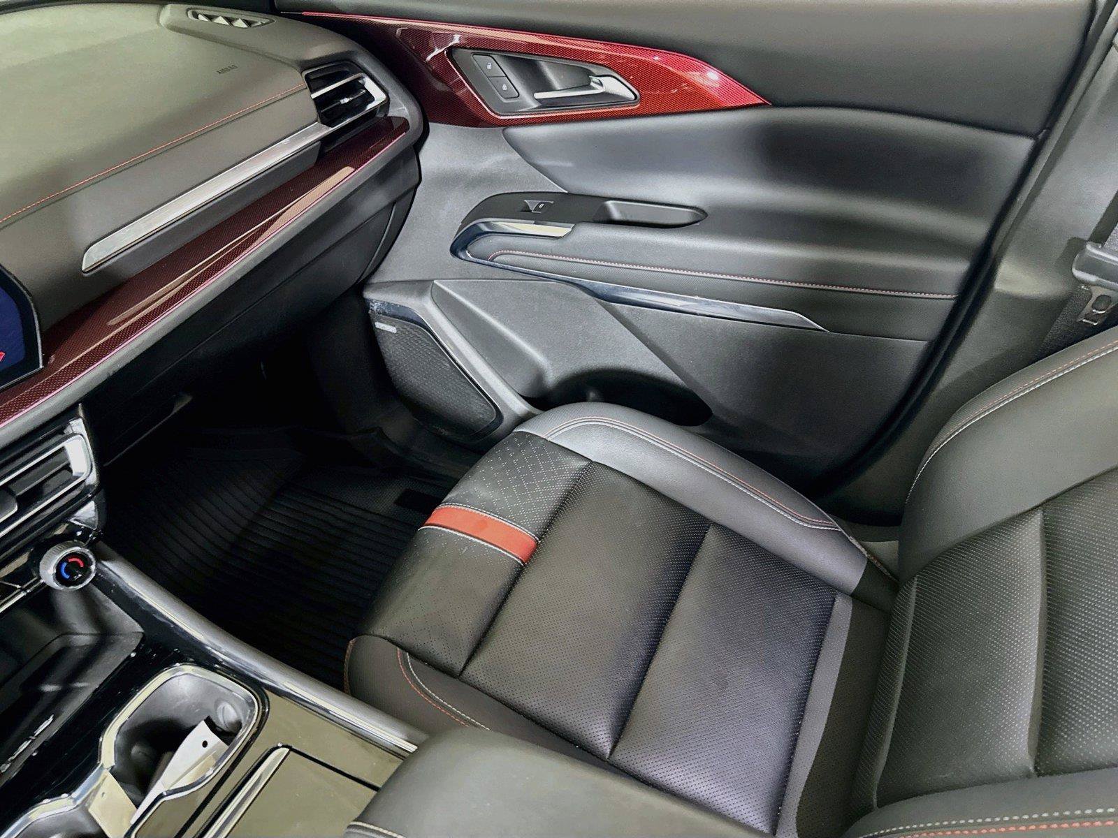 Certified 2025 Chevrolet Traverse RS w/ LPO, Floor Liner Package AWD/4WD image 23