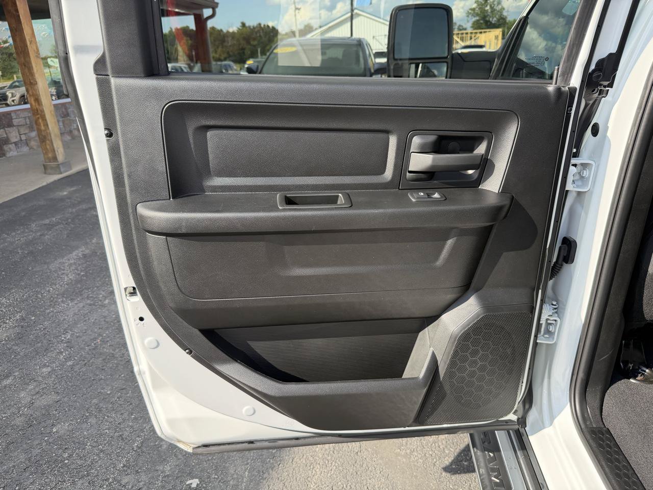 Used 2024 RAM 3500 Tradesman w/ Chrome Appearance Group AWD/4WD image 16