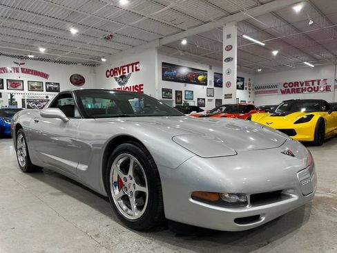 Used 2004 Chevrolet Corvette Coupe w/ Preferred Equipment Group RWD image 5
