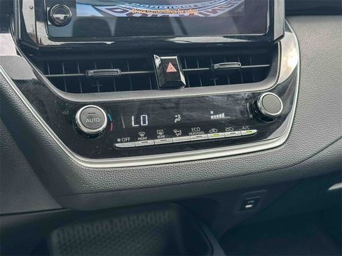 Used 2024 Toyota Corolla LE image 31