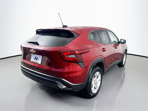 Used 2025 Chevrolet Trax LS w/ LS Convenience Package image 5