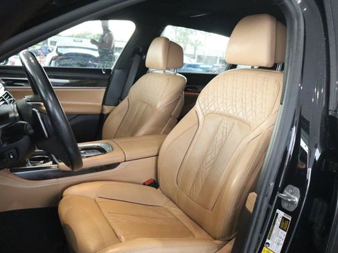 Used 2017 BMW 740i RWD image 18