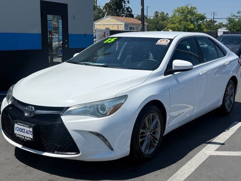 Used 2015 Toyota Camry SE FWD image 4