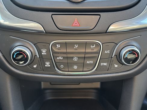 Used 2020 Chevrolet Equinox LT w/ Sport Edition image 24