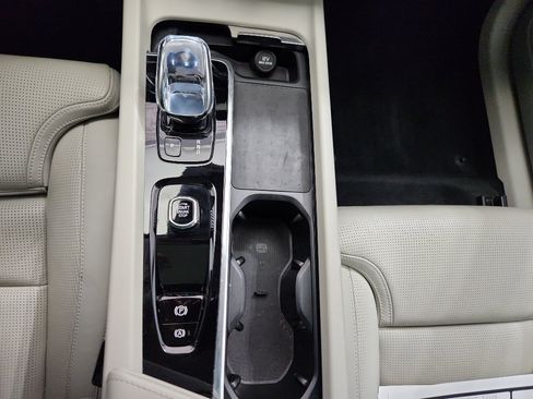 Used 2022 Volvo XC60 B5 Inscription w/ Climate Package image 24