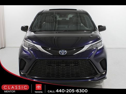 Certified 2021 Toyota Sienna XSE image 2