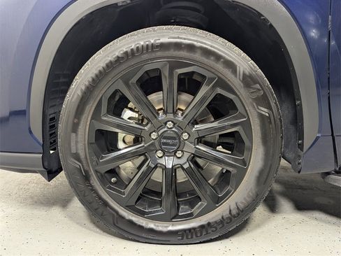 Used 2022 Toyota Highlander XLE image 9