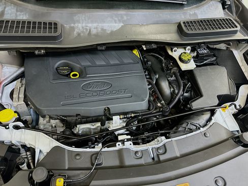 Used 2017 Ford Escape SE AWD/4WD image 33