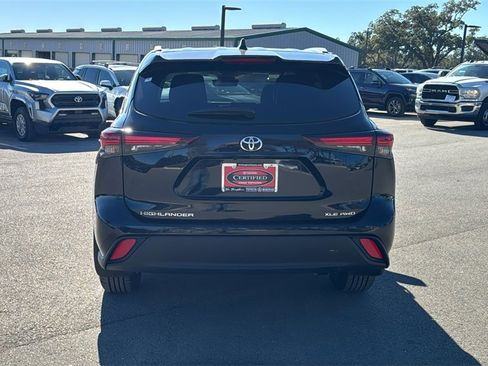 Certified 2024 Toyota Highlander XLE image 4