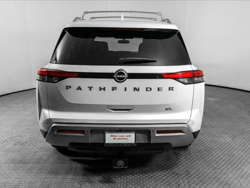 Used 2022 Nissan Pathfinder SL image 7