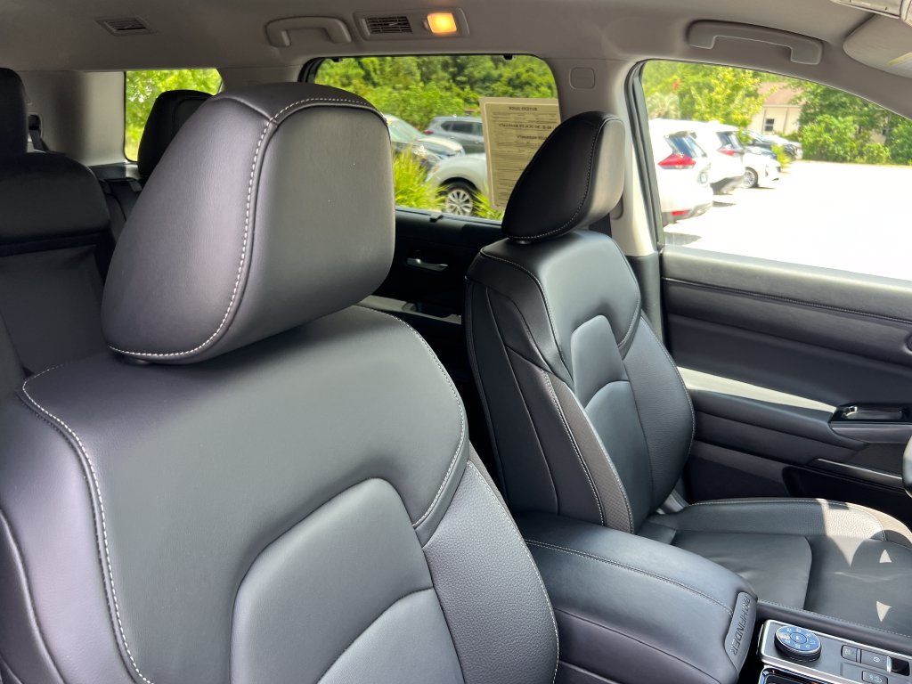 Used 2025 Nissan Pathfinder SL AWD/4WD image 25